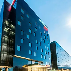 Отель Courtyard By Marriott Airport